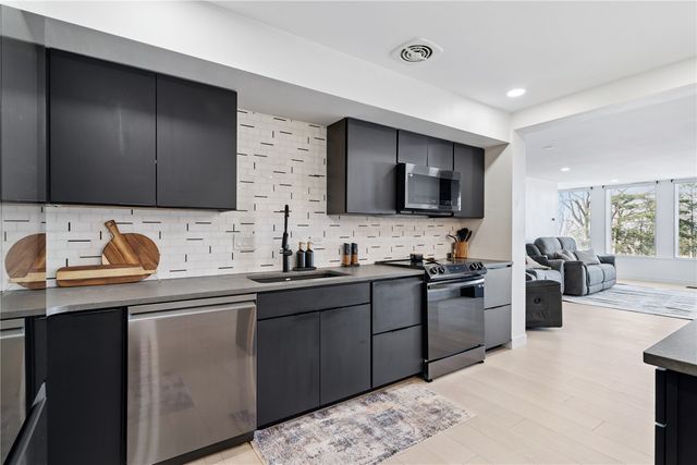 2222 1st Avenue NE 305, Cedar Rapids, IA 52402