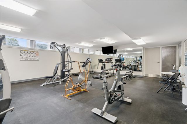 2222 1st Avenue NE 305, Cedar Rapids, IA 52402