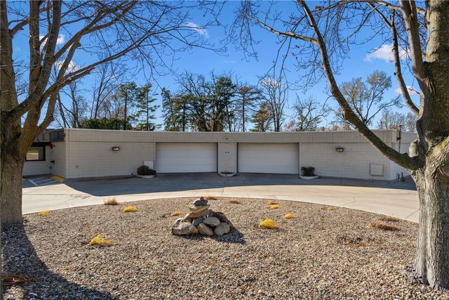 2222 1st Avenue NE 305, Cedar Rapids, IA 52402