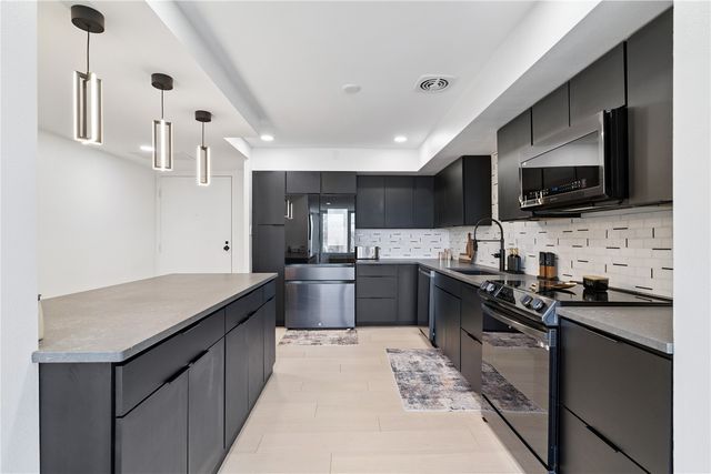 2222 1st Avenue NE 305, Cedar Rapids, IA 52402