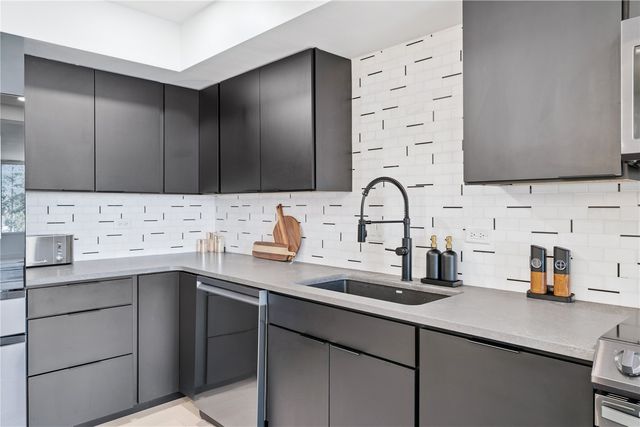 2222 1st Avenue NE 305, Cedar Rapids, IA 52402