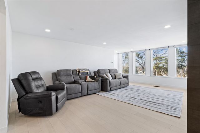 2222 1st Avenue NE 305, Cedar Rapids, IA 52402