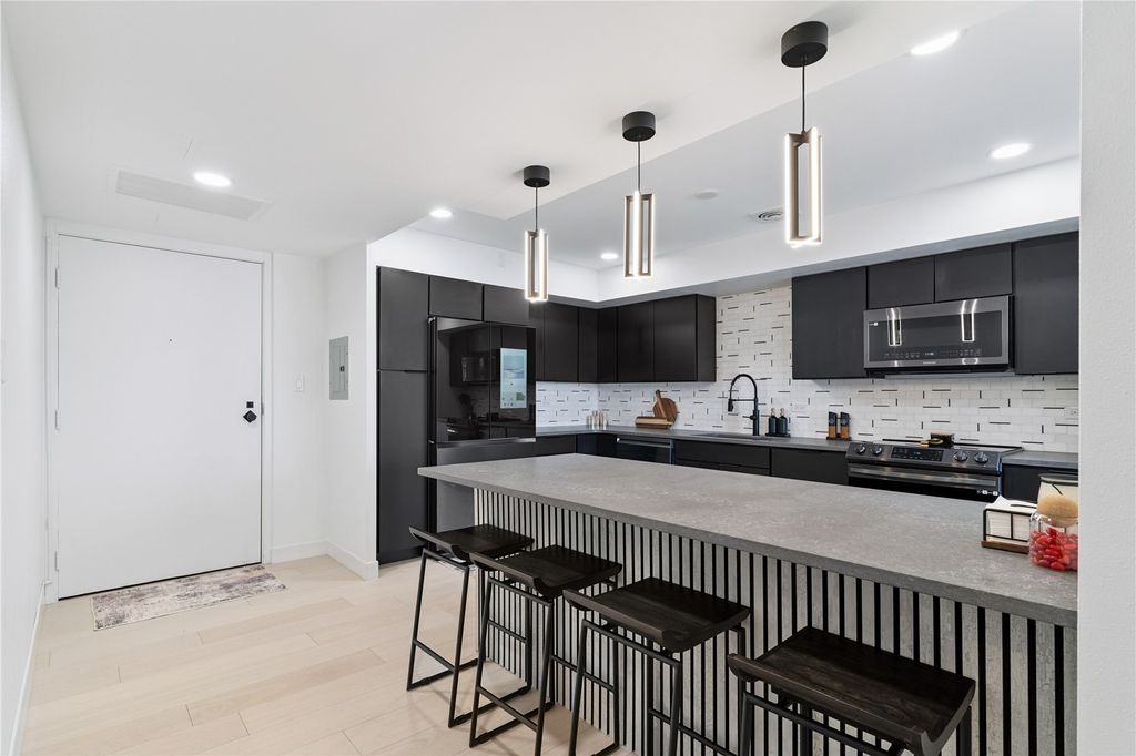 2222 1st Avenue NE 305, Cedar Rapids, IA 52402