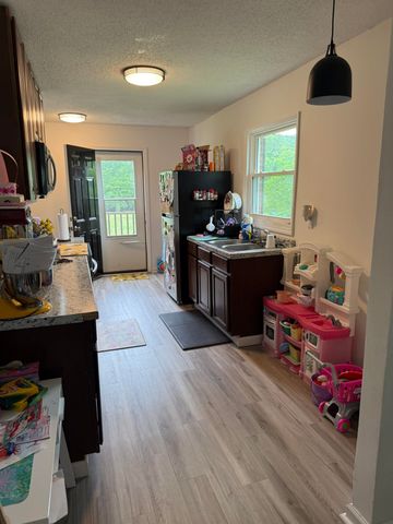 431 Charleston St N, Blacksburg, SC 29702
