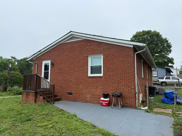 431 Charleston St N, Blacksburg, SC 29702