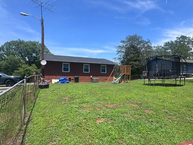 431 Charleston St N, Blacksburg, SC 29702