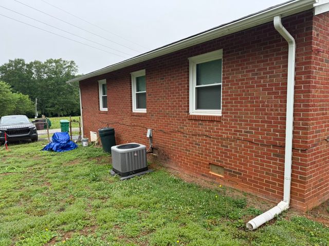 431 Charleston St N, Blacksburg, SC 29702