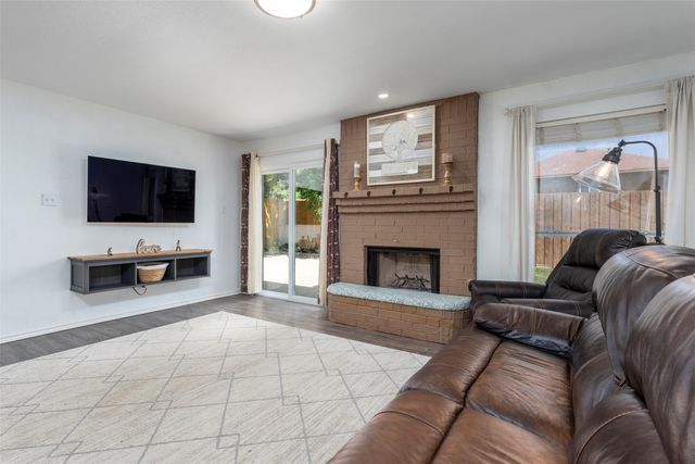 2802 Garden Oaks Place, Grand Prairie, TX 75052
