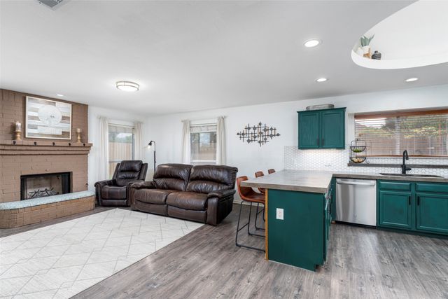 2802 Garden Oaks Place, Grand Prairie, TX 75052