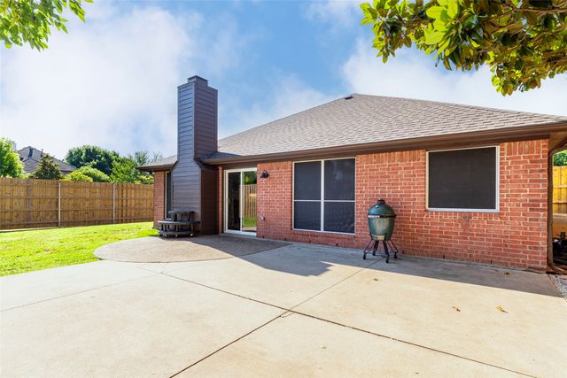 2802 Garden Oaks Place, Grand Prairie, TX 75052