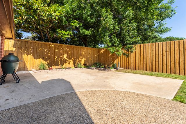 2802 Garden Oaks Place, Grand Prairie, TX 75052