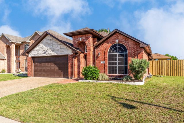 2802 Garden Oaks Place, Grand Prairie, TX 75052