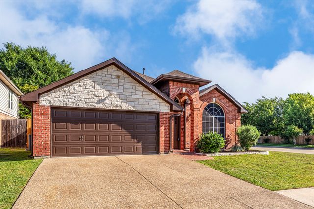 2802 Garden Oaks Place, Grand Prairie, TX 75052