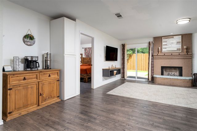 2802 Garden Oaks Place, Grand Prairie, TX 75052