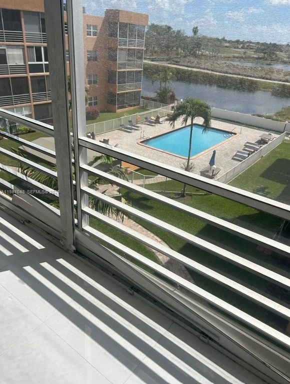 3048 E Sunrise Lakes Dr 411, Sunrise, FL 33322