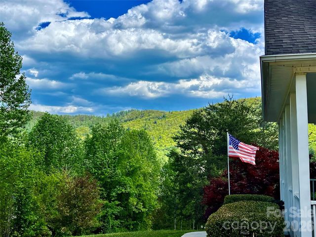 7 Curtis Drive, Hendersonville, NC 28739