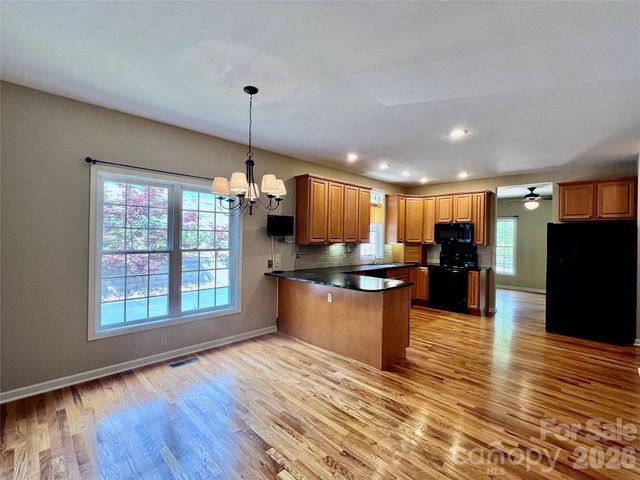 7 Curtis Drive, Hendersonville, NC 28739