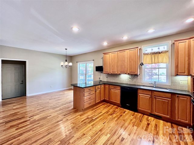 7 Curtis Drive, Hendersonville, NC 28739