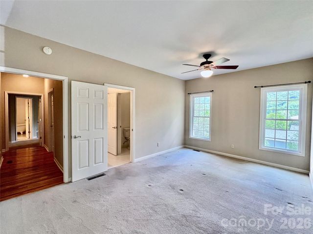7 Curtis Drive, Hendersonville, NC 28739
