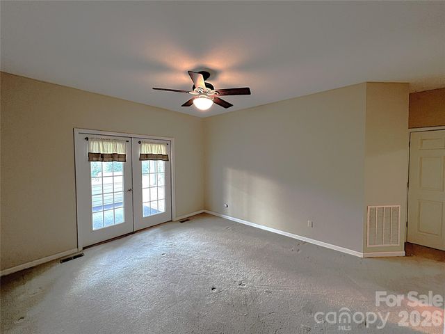 7 Curtis Drive, Hendersonville, NC 28739