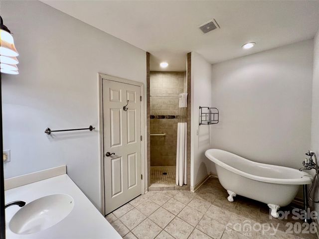 7 Curtis Drive, Hendersonville, NC 28739