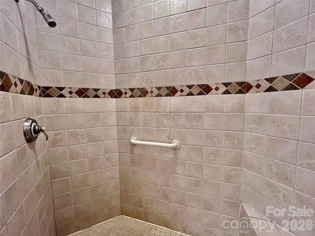7 Curtis Drive, Hendersonville, NC 28739