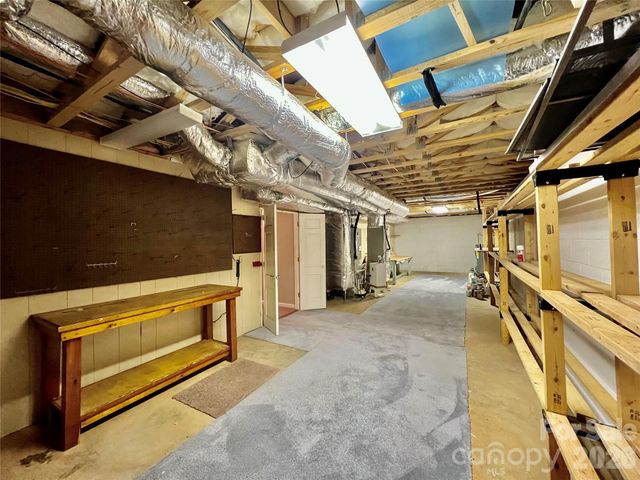 7 Curtis Drive, Hendersonville, NC 28739