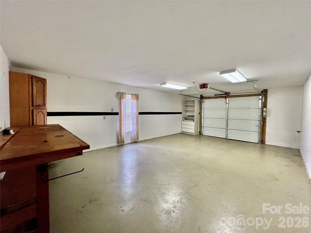 7 Curtis Drive, Hendersonville, NC 28739