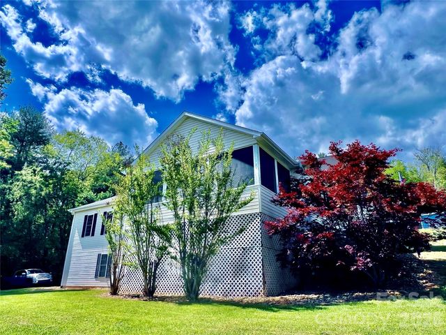7 Curtis Drive, Hendersonville, NC 28739