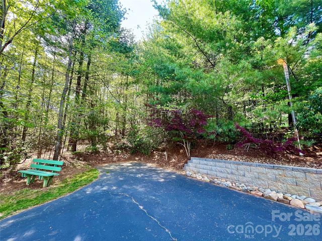 7 Curtis Drive, Hendersonville, NC 28739
