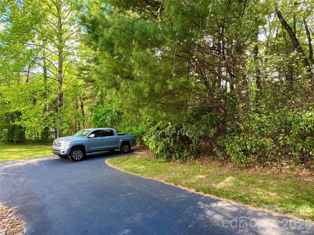 7 Curtis Drive, Hendersonville, NC 28739