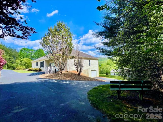 7 Curtis Drive, Hendersonville, NC 28739