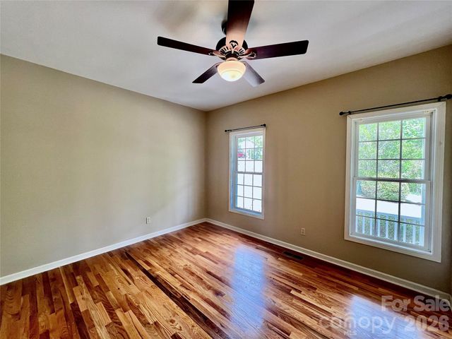 7 Curtis Drive, Hendersonville, NC 28739