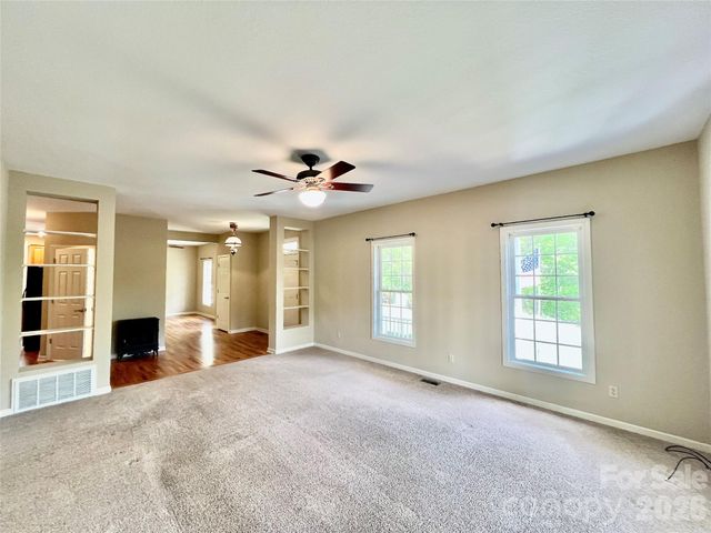 7 Curtis Drive, Hendersonville, NC 28739