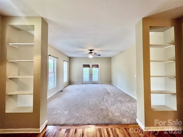 7 Curtis Drive, Hendersonville, NC 28739