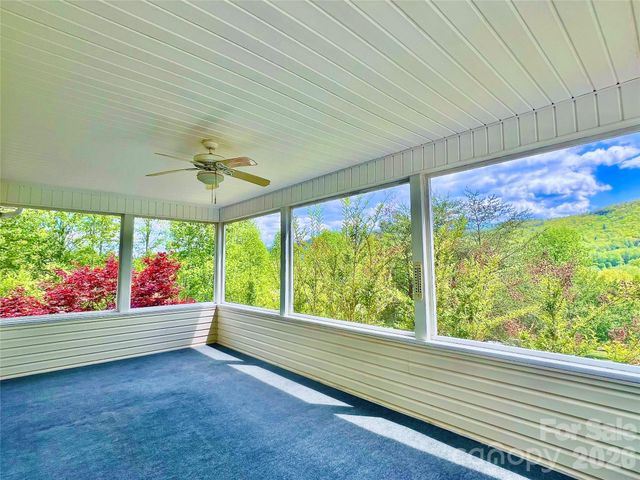 7 Curtis Drive, Hendersonville, NC 28739