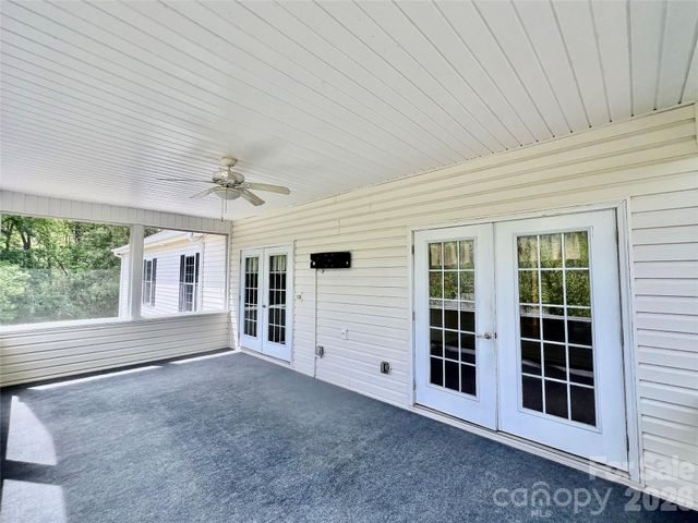 7 Curtis Drive, Hendersonville, NC 28739