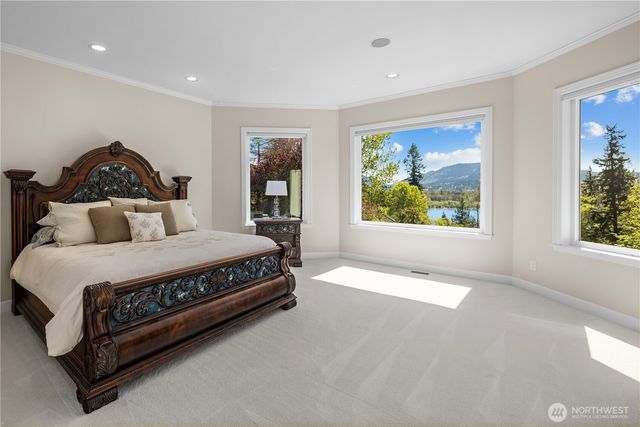 4145 Peregrine Point Way SE, Sammamish, WA 98075