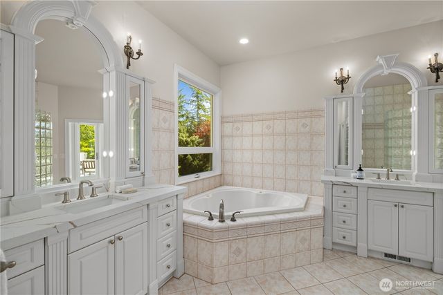 4145 Peregrine Point Way SE, Sammamish, WA 98075