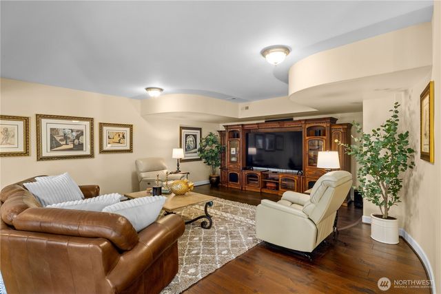 4145 Peregrine Point Way SE, Sammamish, WA 98075