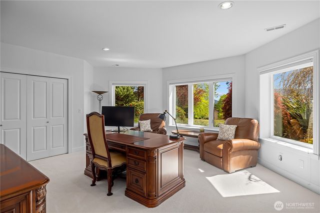 4145 Peregrine Point Way SE, Sammamish, WA 98075