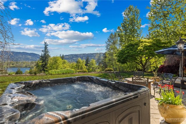 4145 Peregrine Point Way SE, Sammamish, WA 98075