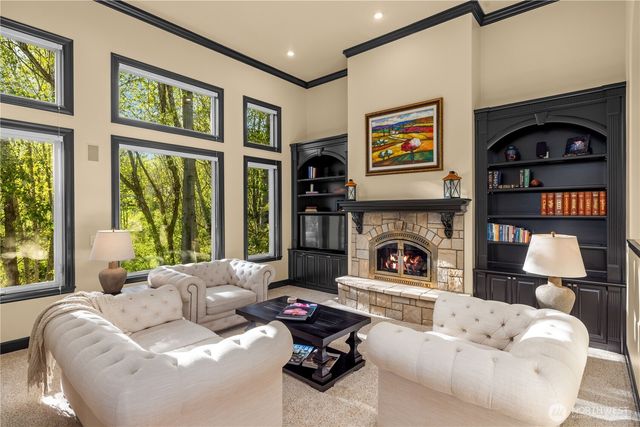 4145 Peregrine Point Way SE, Sammamish, WA 98075