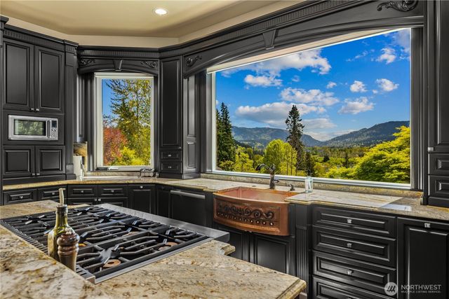 4145 Peregrine Point Way SE, Sammamish, WA 98075