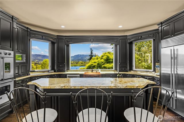 4145 Peregrine Point Way SE, Sammamish, WA 98075