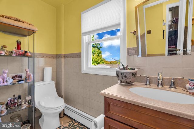 1281 LONGFELLOW AVE, Teaneck, NJ 07666