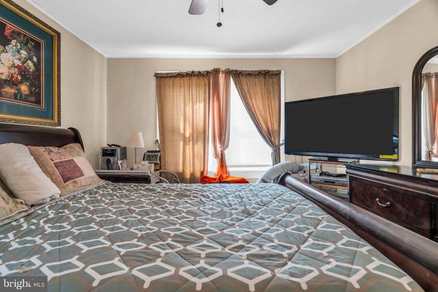 1281 LONGFELLOW AVE, Teaneck, NJ 07666