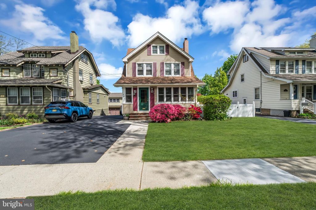 1281 LONGFELLOW AVE, Teaneck, NJ 07666