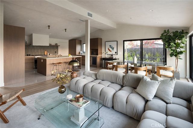 5746 Mcdonie, Woodland Hills, CA 91367