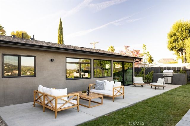 5746 Mcdonie, Woodland Hills, CA 91367